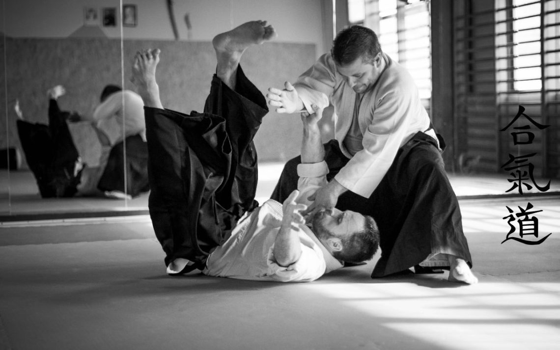 Aïkido et l'Éventail Japonais : Symboles de Grâce et de Tradition